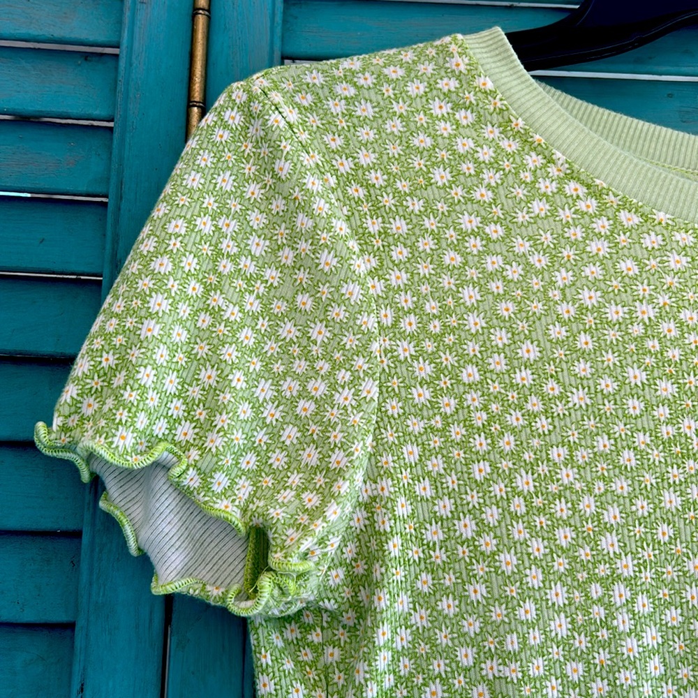 Heart Hips Light Green Juniors Floral Short Sleeve Top - Picture 2 of 5